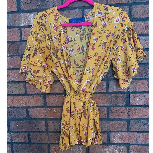 Blue Pair Tops - Floral wrap blouse with belt!